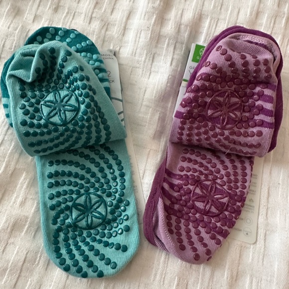 2x2 pack - Gaiam Yoga Socks - Picture 6 of 6